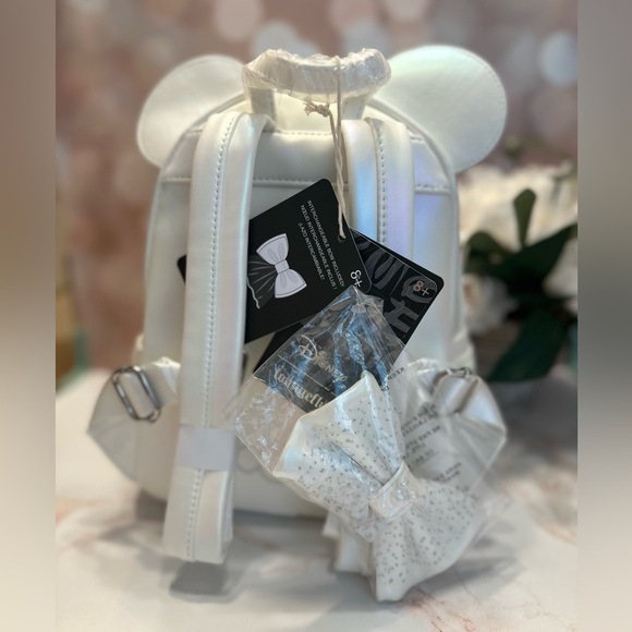 NWT! Wedding Loungefly Minnie Mouse Iridescent Pearl Backpack and Wallet Combo - Picture 9 of 14